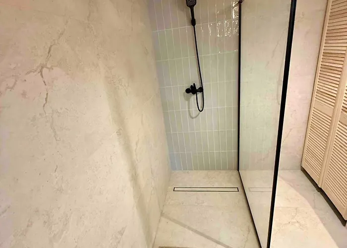 Lodge Slow Mountains *